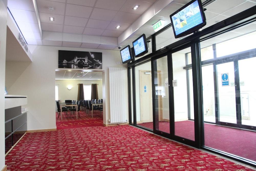 Cambridge Hotel Χάντερσφιλντ Εξωτερικό φωτογραφία