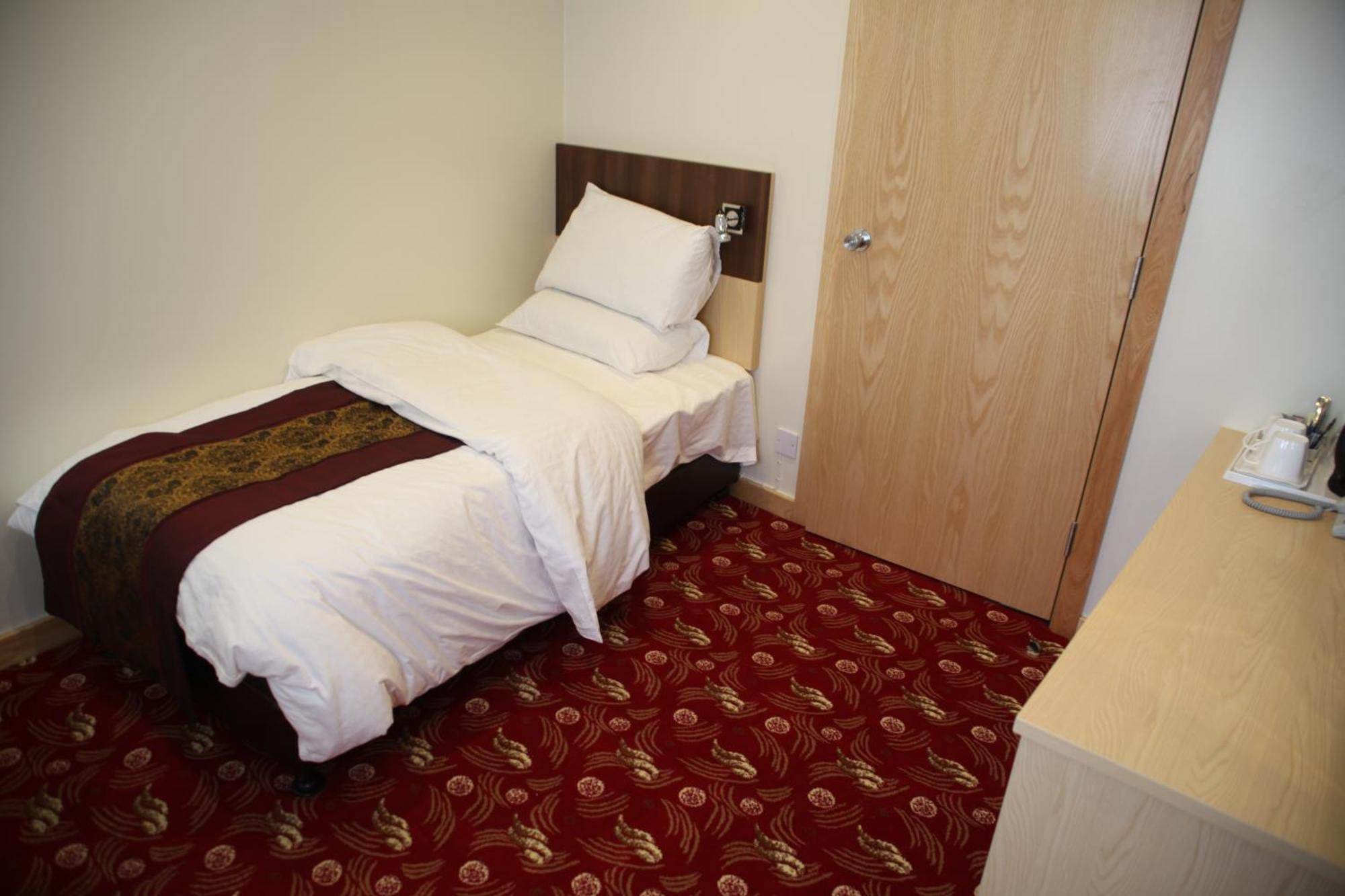 Cambridge Hotel Χάντερσφιλντ Δωμάτιο φωτογραφία