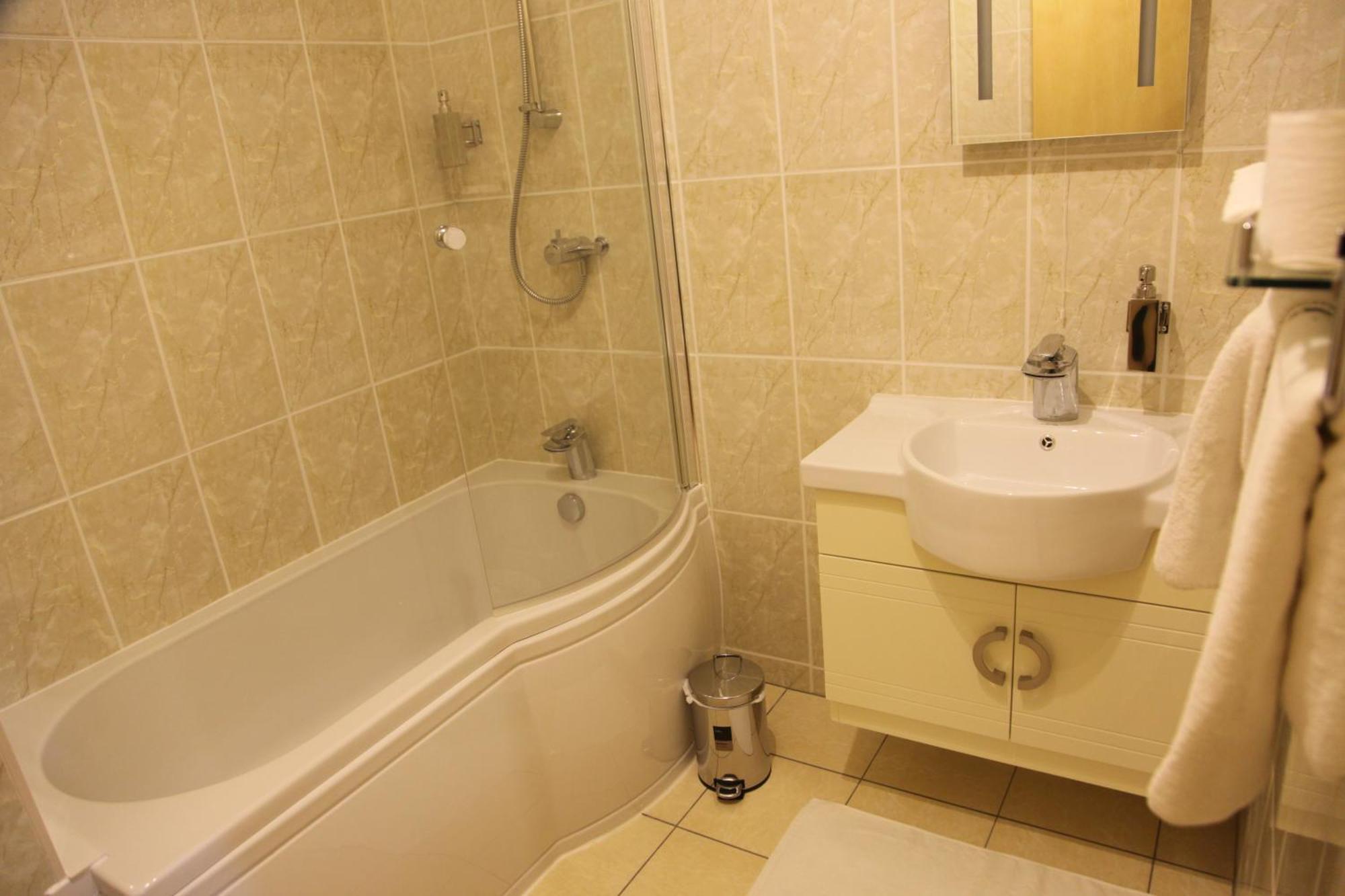Cambridge Hotel Χάντερσφιλντ Εξωτερικό φωτογραφία