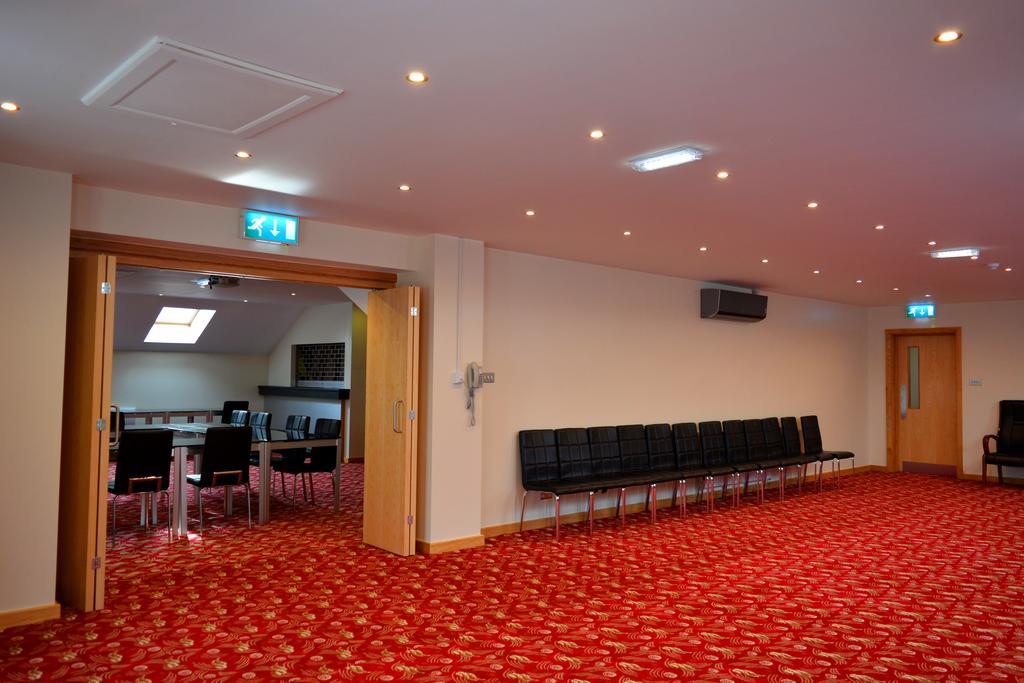 Cambridge Hotel Χάντερσφιλντ Δωμάτιο φωτογραφία