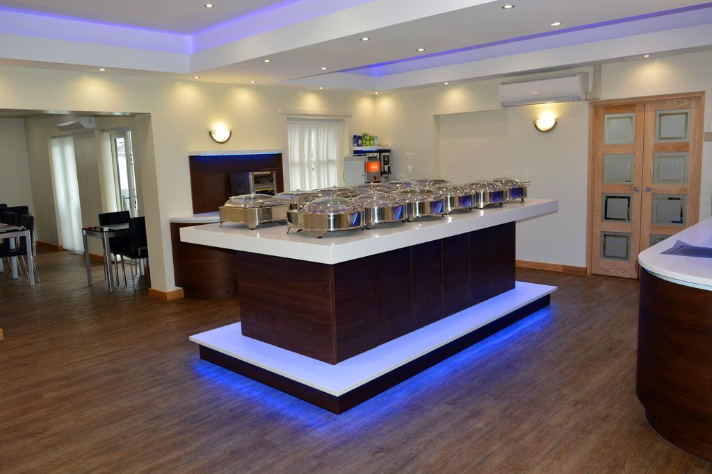 Cambridge Hotel Χάντερσφιλντ Εξωτερικό φωτογραφία