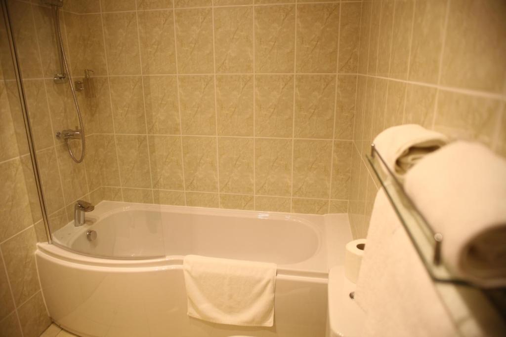 Cambridge Hotel Χάντερσφιλντ Εξωτερικό φωτογραφία