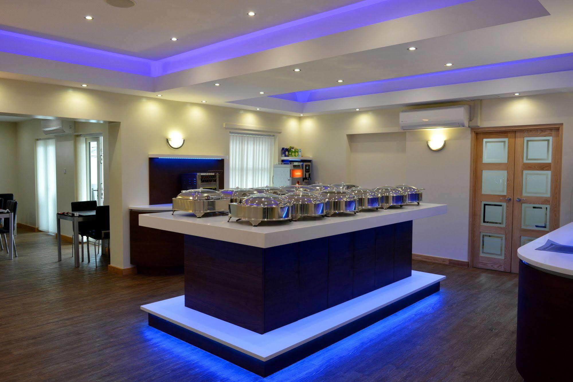 Cambridge Hotel Χάντερσφιλντ Εξωτερικό φωτογραφία