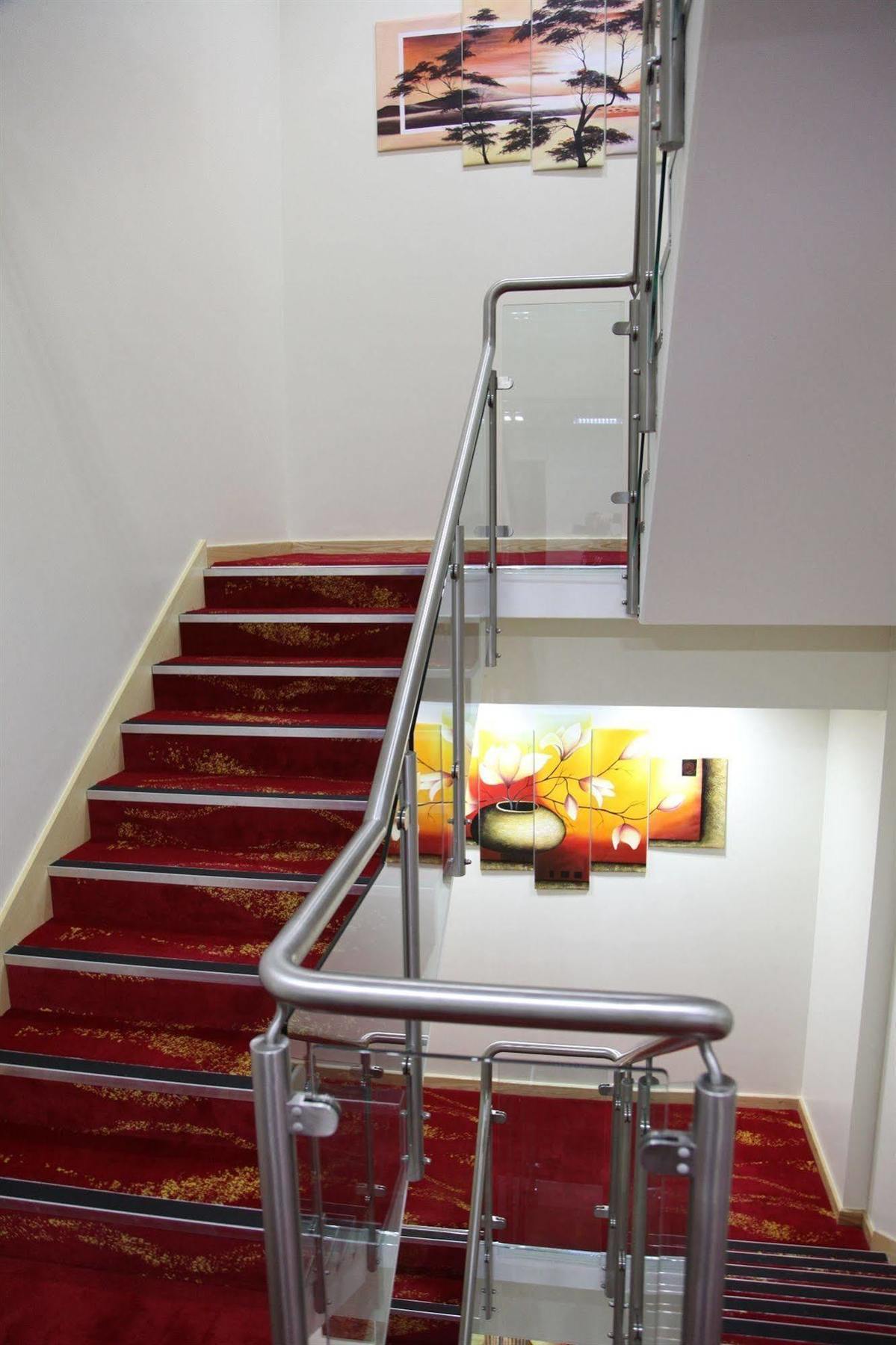 Cambridge Hotel Χάντερσφιλντ Εξωτερικό φωτογραφία